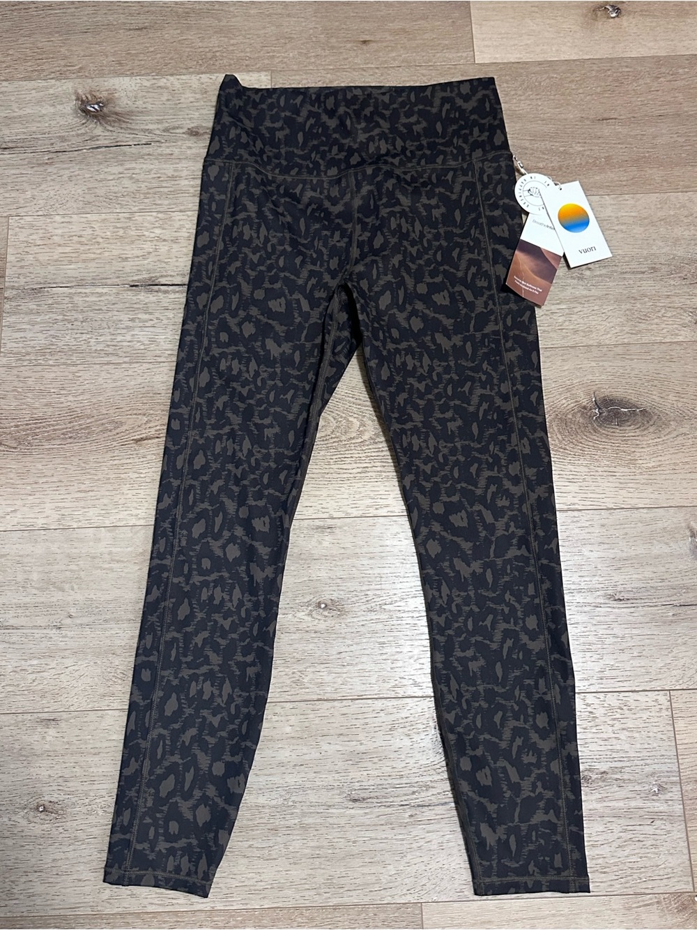 NWT Vuori Leopard Print High-Waist Leggings in Dark Brown and Black